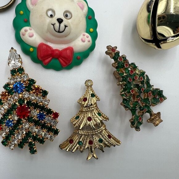 Vintage Christmas Jewelry Lot - Holiday Fun Costume Jewelry Lot - Picture 4 of 8